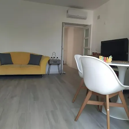 Espectacular Piso En La Misma Plaza Del Mentidero. Apartamento *