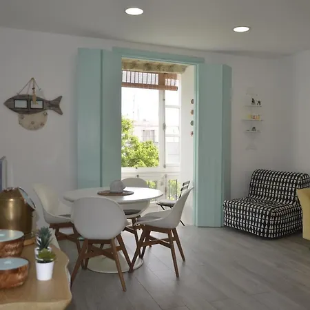Apartamento Espectacular Piso En La Misma Plaza Del Mentidero. Cádiz